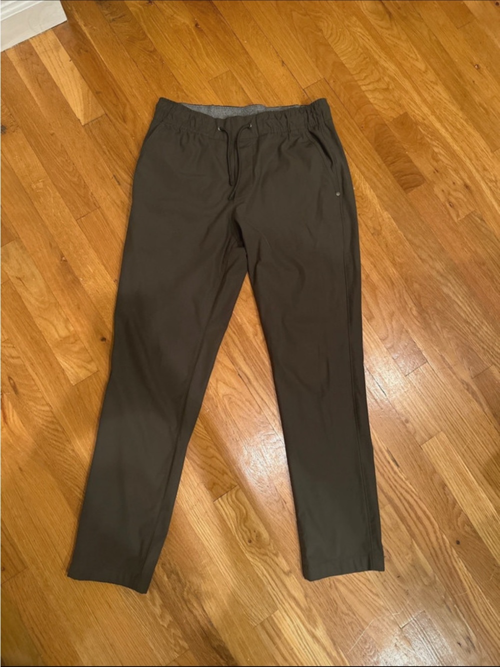 Vuori Olive Drawstring Joggers